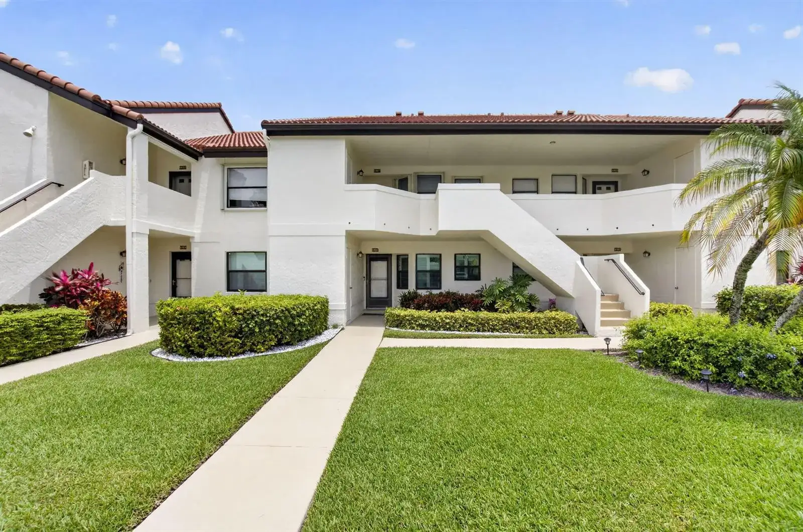 2 bedroom 2 bath Residential for sale at 5907 Parkwalk Drive, Boynton Beach FL 33472