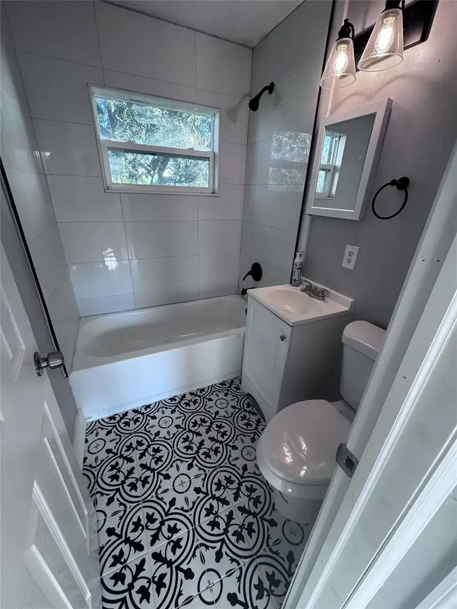 2 bedroom 1 bath Residential Lease for rent at 704 S Main Avenue, Lake Placid FL 33852
