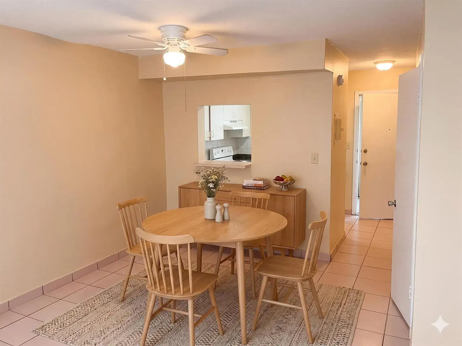 2 bedroom 1 bath Residential Lease for rent at 13695 NE 3rd Court # C05, North Miami FL 33161