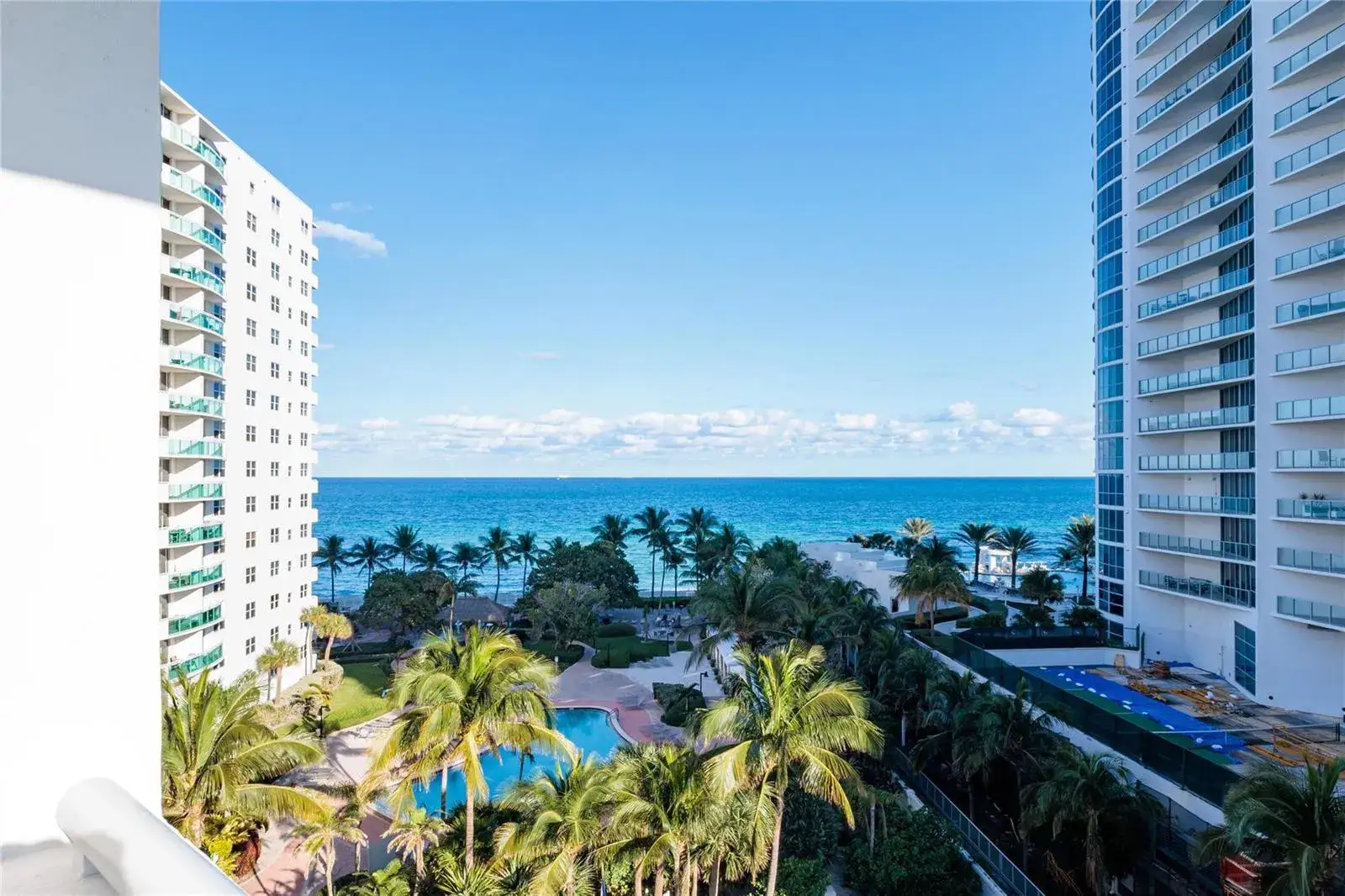 2 bedroom 2 bath Residential for sale at 3001 S Ocean Drive # 727, Hollywood FL 33019