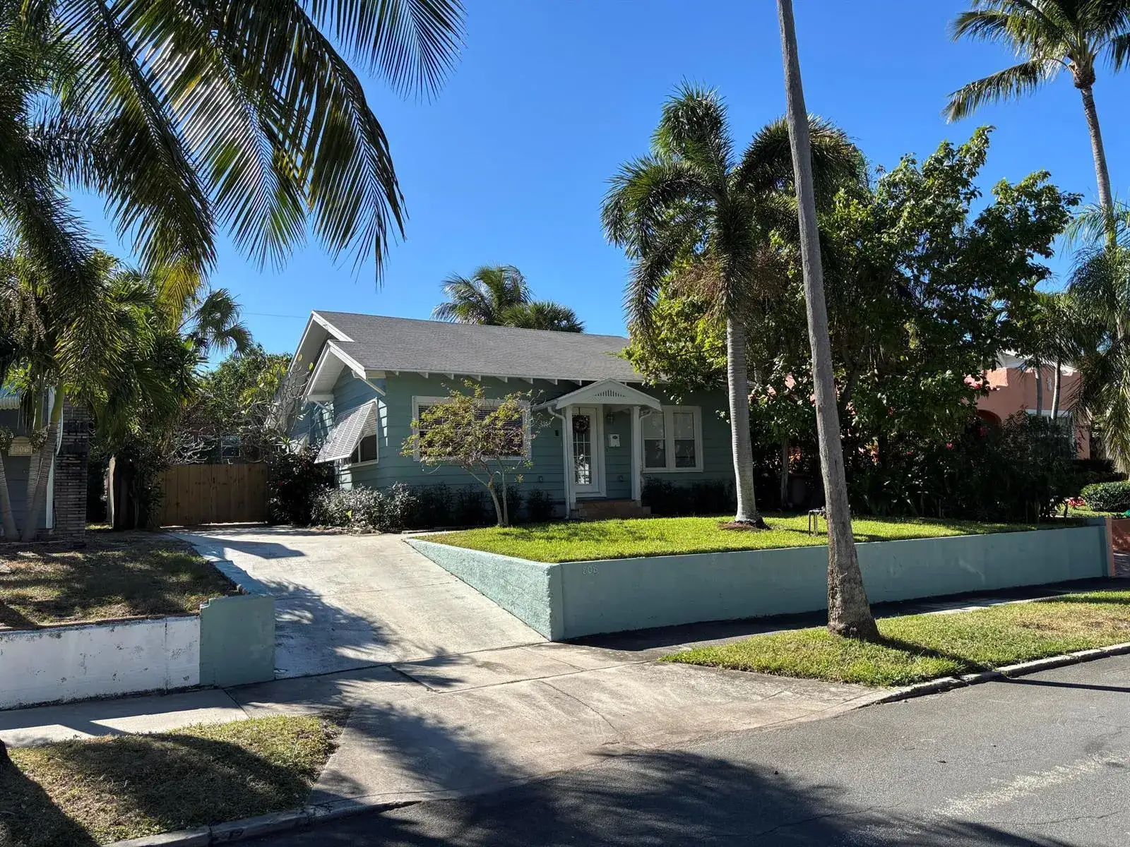 2 bedroom 2 bath Residential for sale at 808 Kanuga Drive, West Palm Beach FL 33401