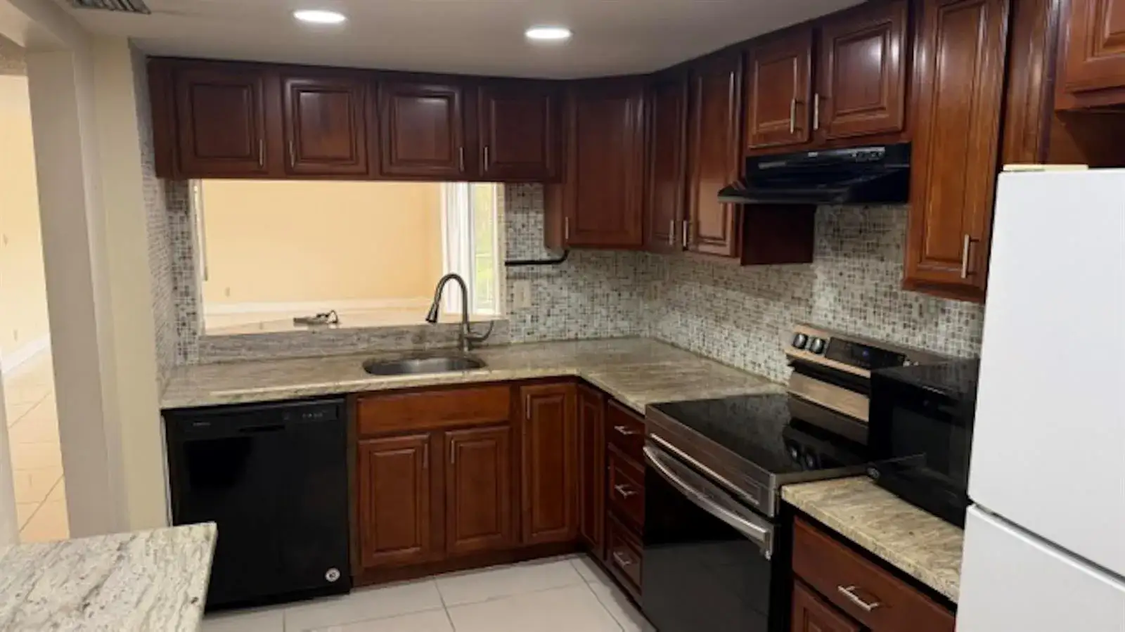 2 bedroom 2 bath Residential Lease for rent at 430 Commodore Drive # 310, Plantation FL 33325