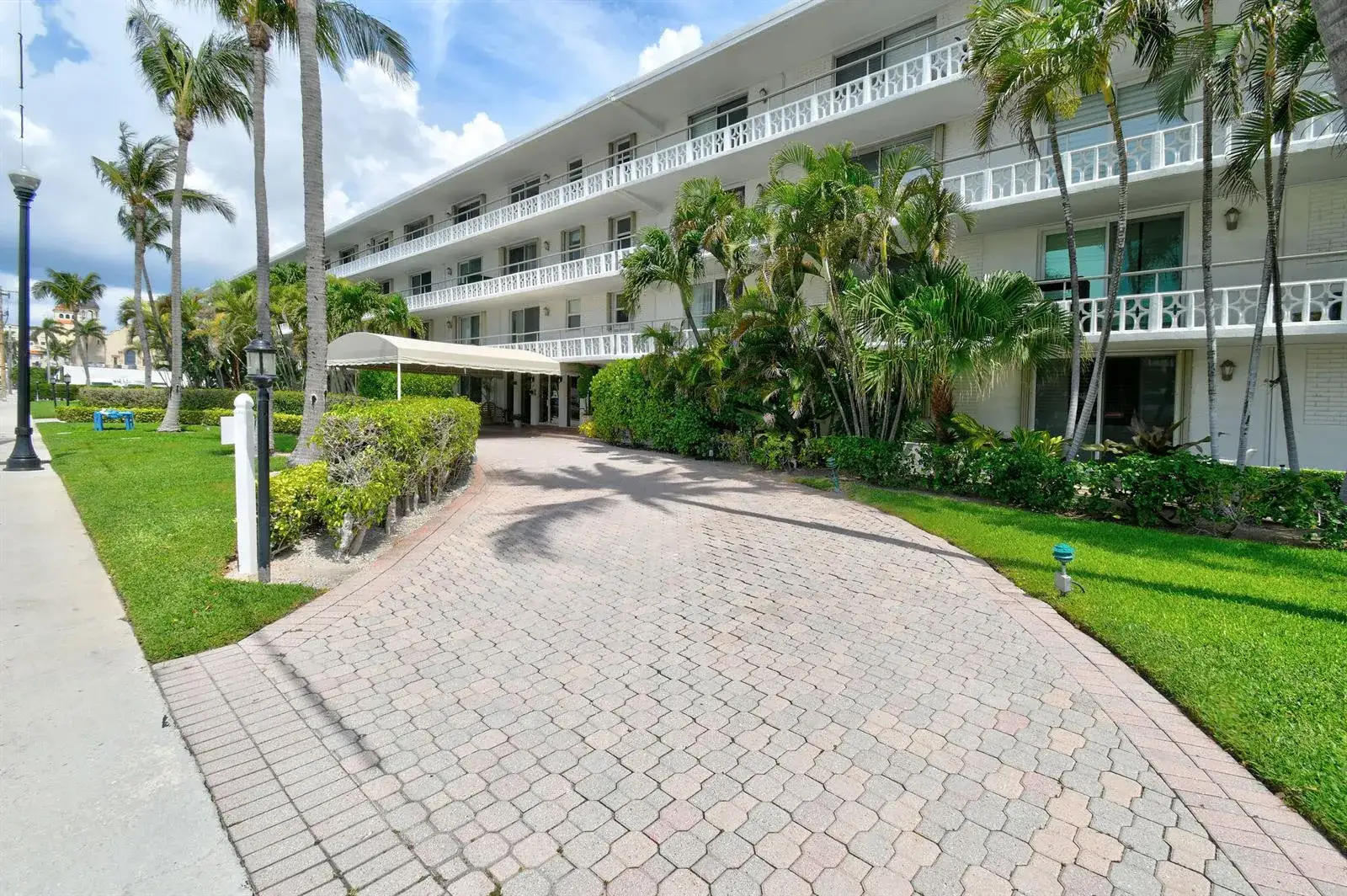 2 bedroom 2 bath Residential for sale at 139 Sunrise Avenue # 2030, Palm Beach FL 33480