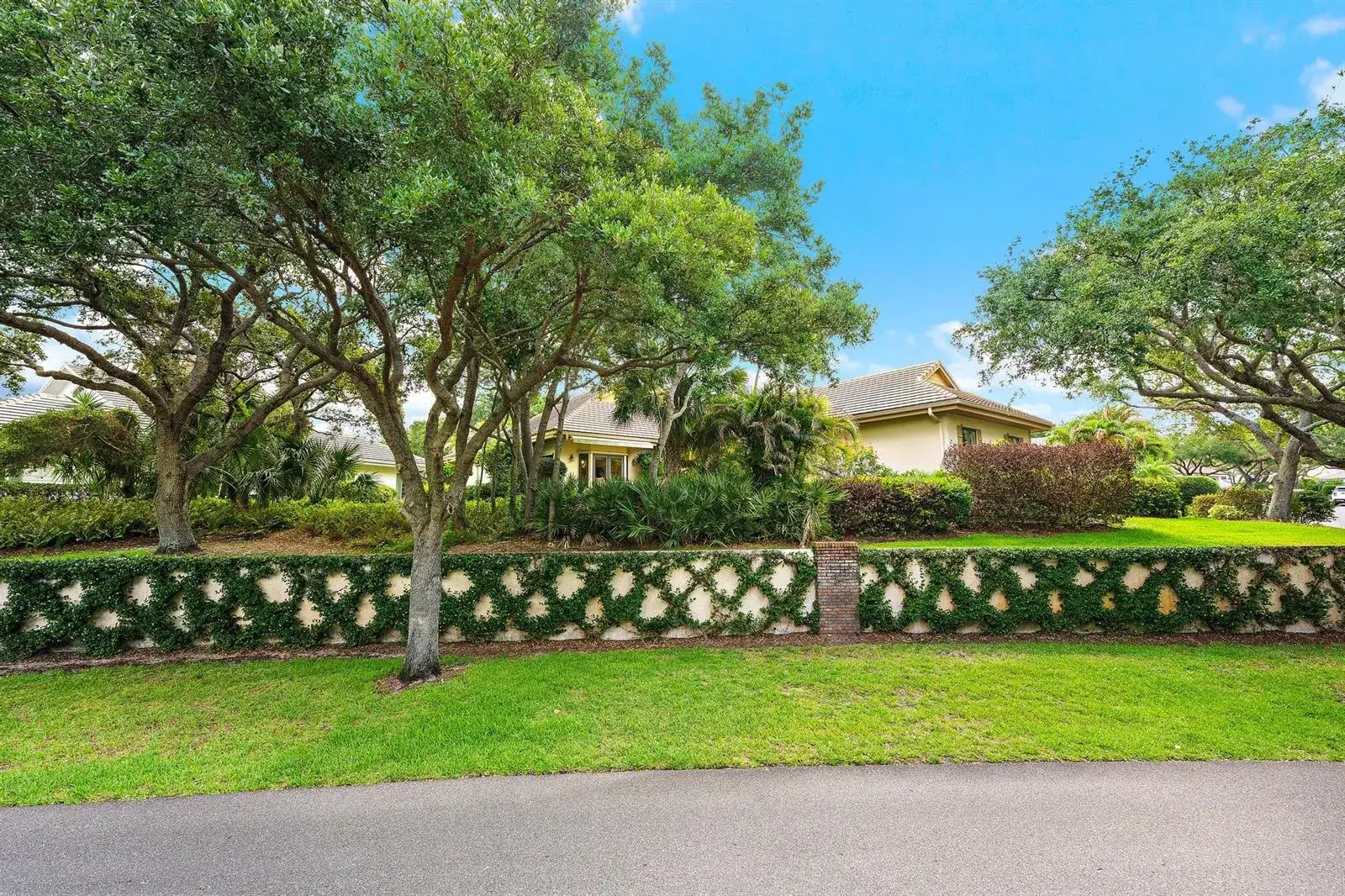 3 bedroom 3 bath Residential for sale at 12001 SE Prestwick Terrace, Jupiter FL 33469