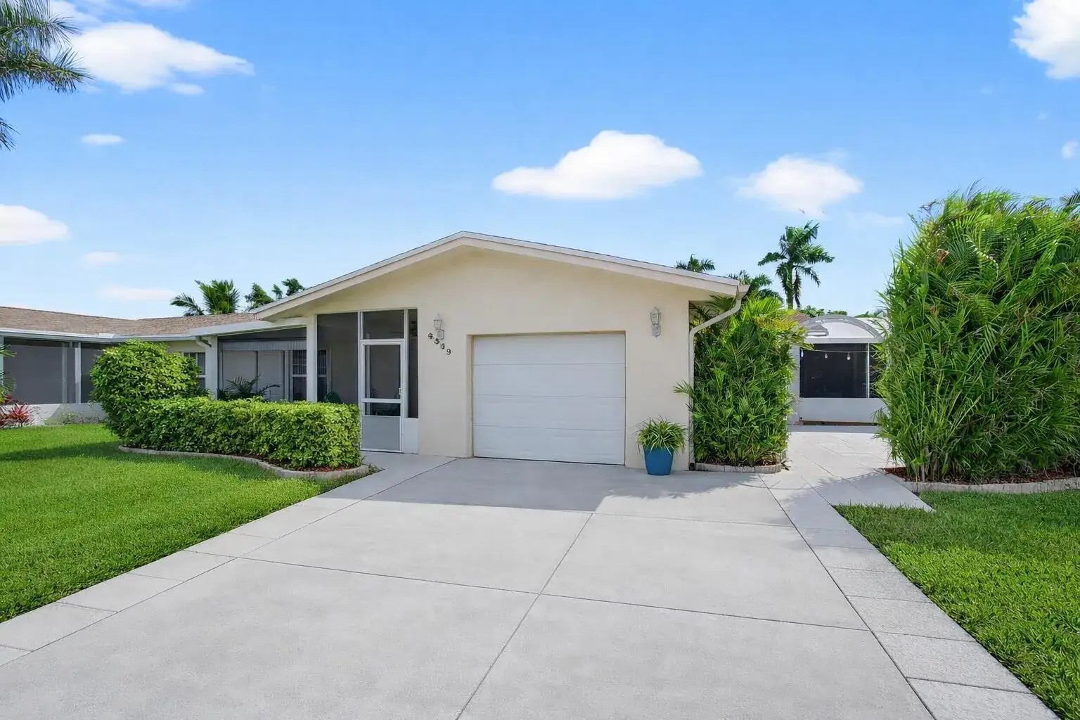 2 bedroom 2 bath Residential for sale at 6309 Dusenburg Road, Delray Beach FL 33484