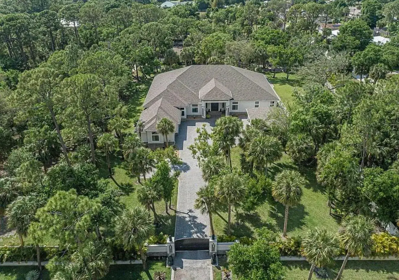 6 bedroom 4 bath Residential for sale at 145 24th Avenue, Vero Beach FL 32962