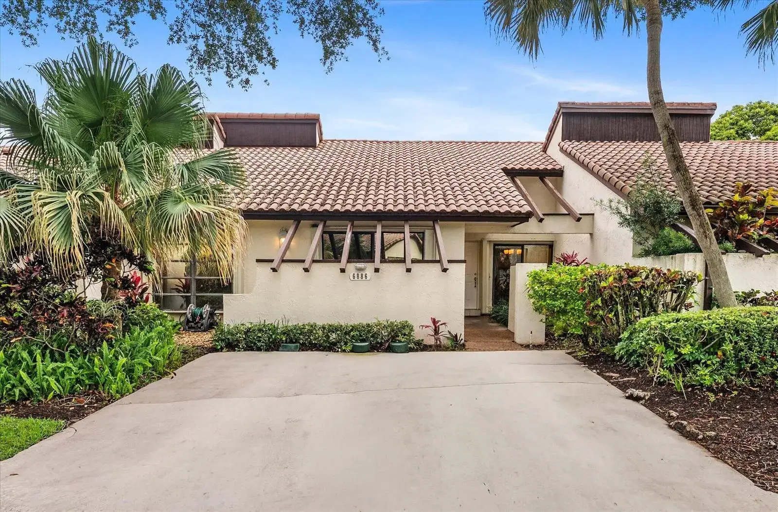 3 bedroom 2 bath Residential for sale at 6886 Tiburon Circle, Boca Raton FL 33433