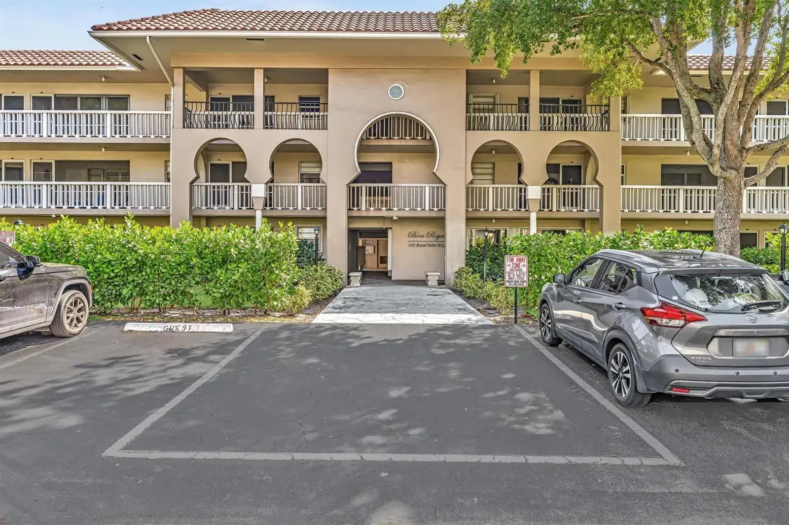 2 bedroom 1 bath Residential for sale at 100 Royal Palm Way # 303, Boca Raton FL 33432