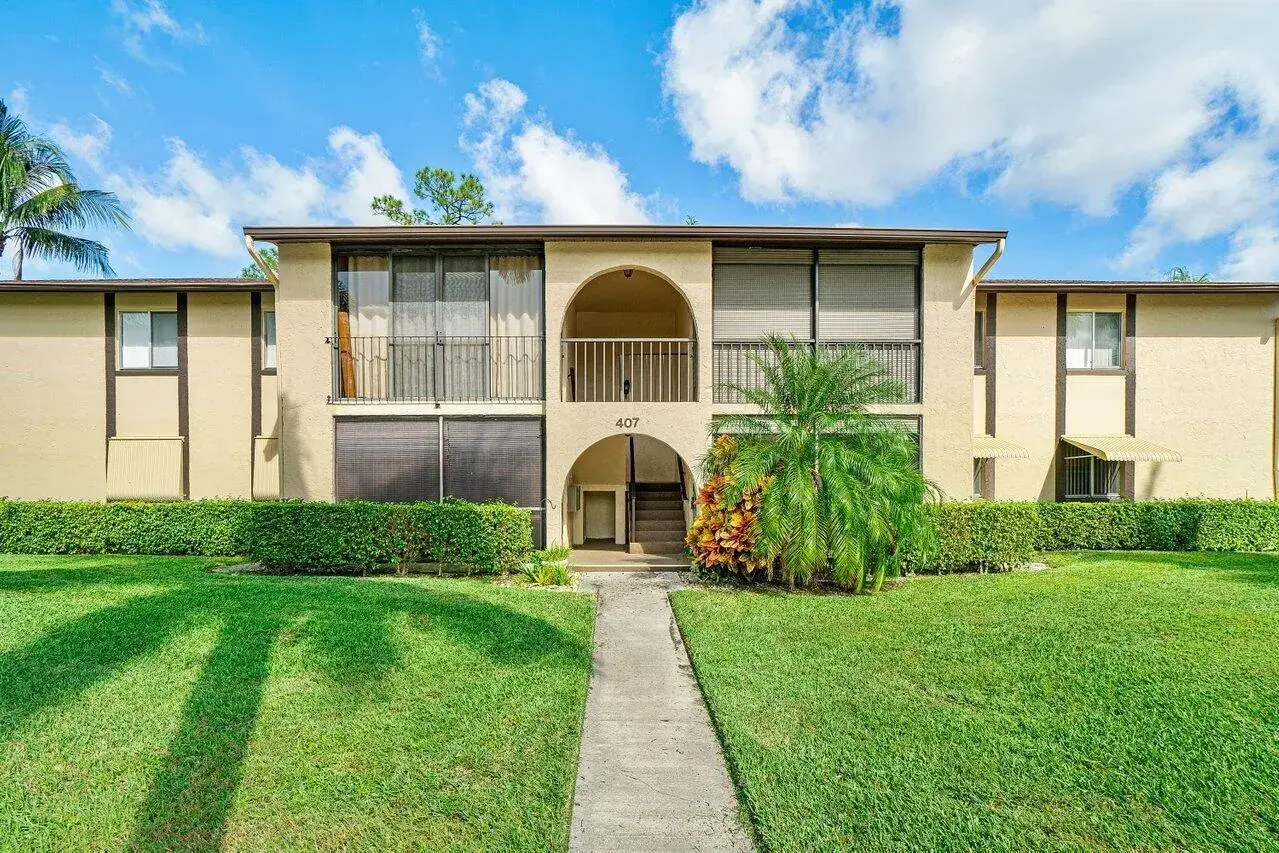 2 bedroom 2 bath Residential Lease for rent at 407 Pine Glen Lane # 1, FL 33463