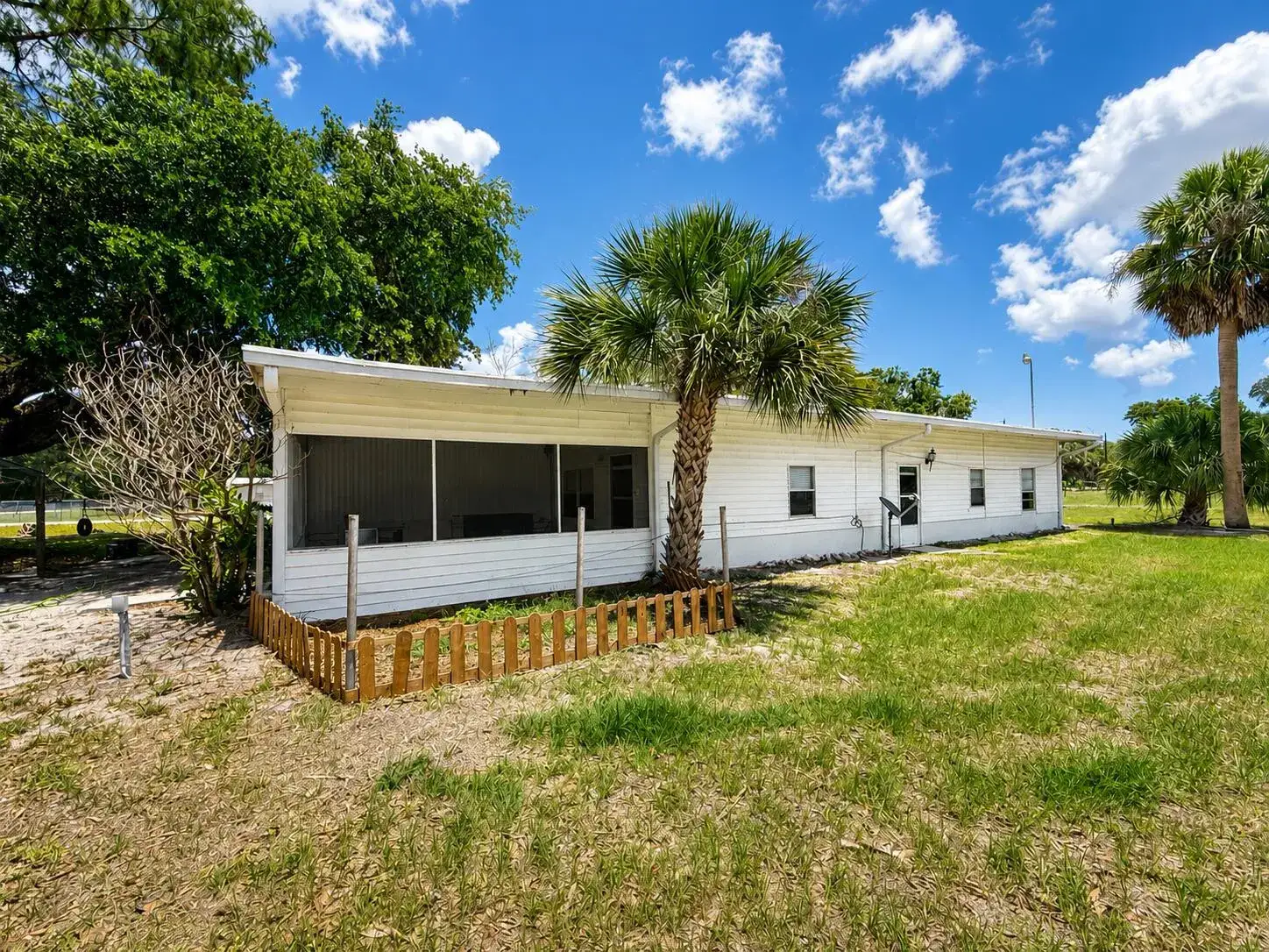 2 bedroom 2 bath Residential for sale at 482 Palmetto Avenue, FL 33935