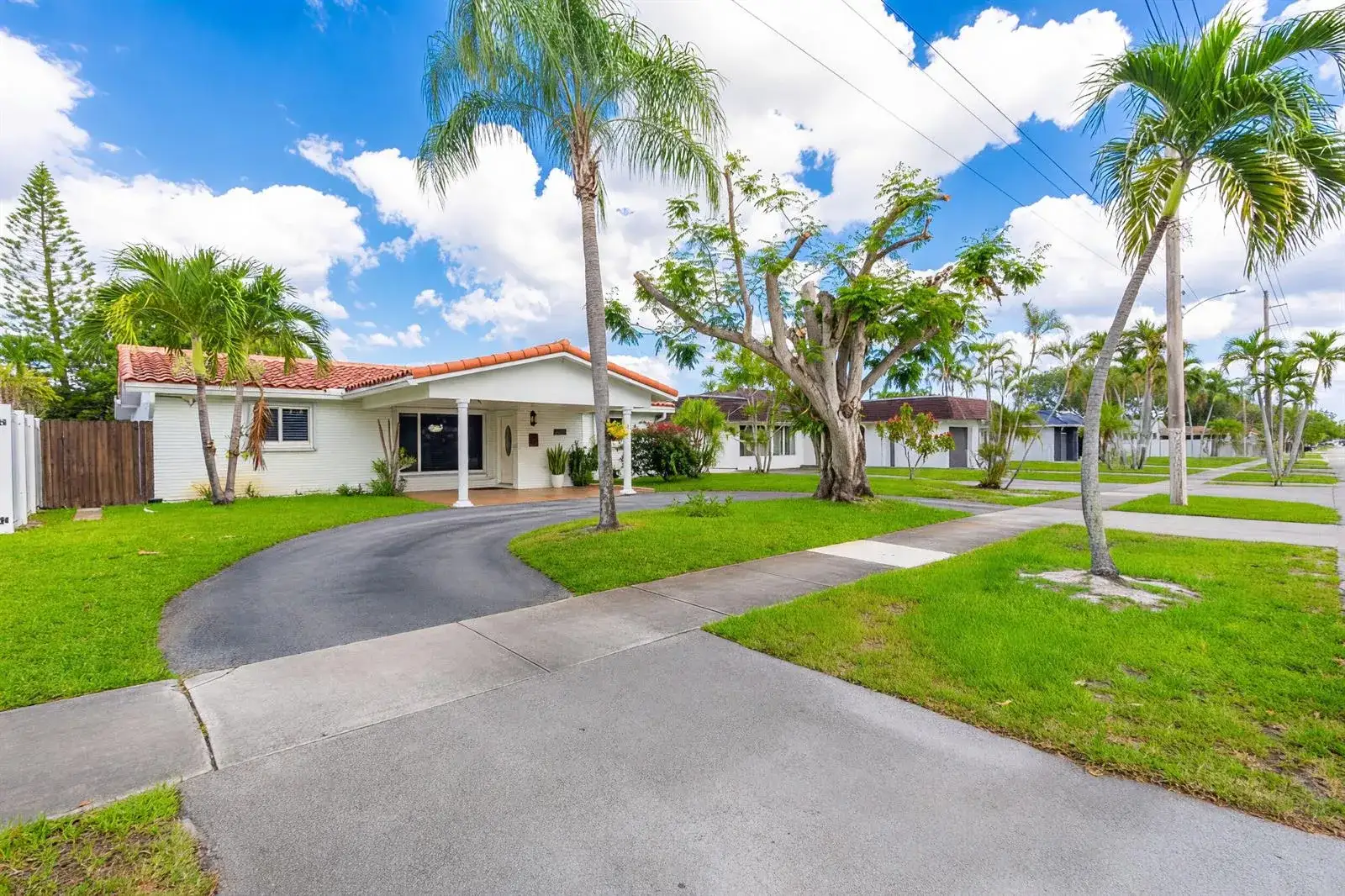 4 bedroom 3 bath Residential for sale at 2141 N 56th Avenue, Hollywood FL 33021