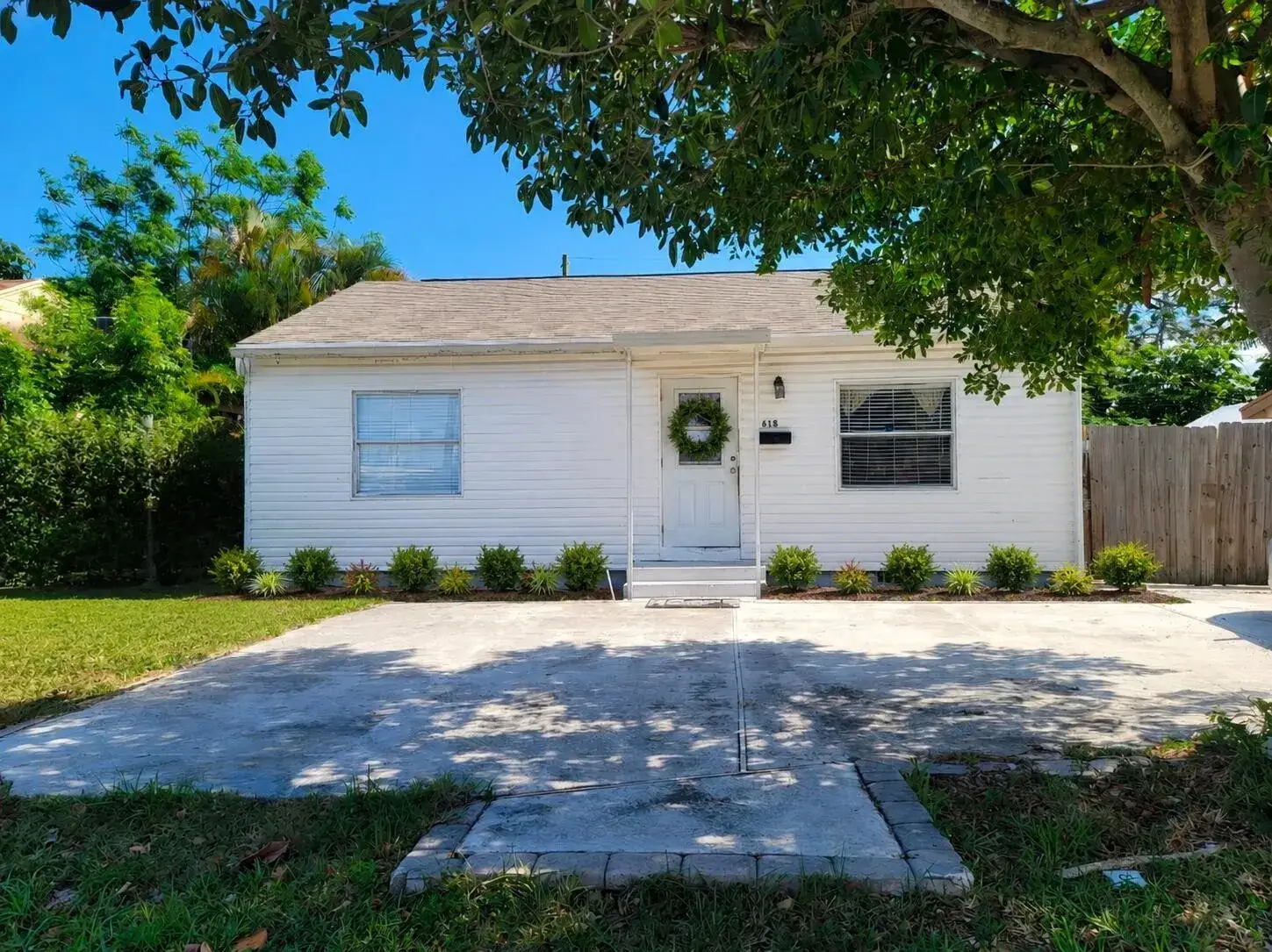 2 bedroom 1 bath Residential for sale at 618 Hunter Street, West Palm Beach FL 33405