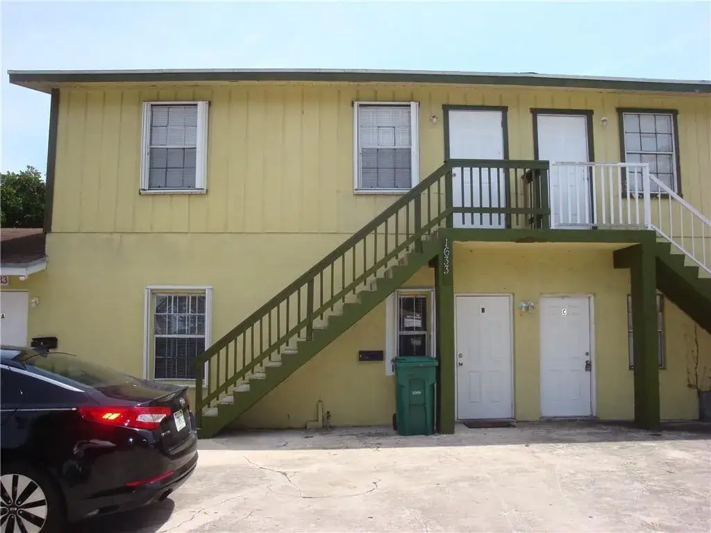 4 bedroom 3 bath Residential Lease for rent at 1633 W 28th Street # B, Riviera Beach FL 33404