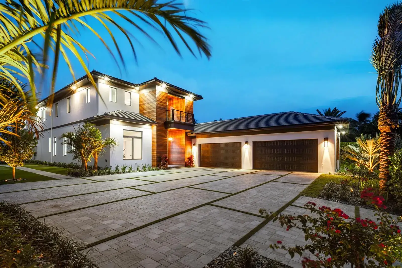 7 bedroom 8 bath Residential for sale at 1708 N Lakeside Drive, FL 33460