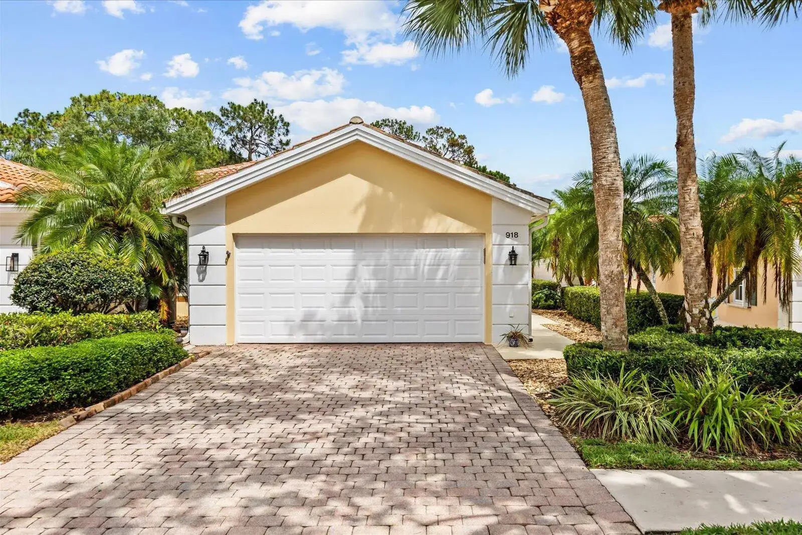 2 bedroom 2 bath Residential for sale at 918 SW Balmoral Trace, Stuart FL 34997