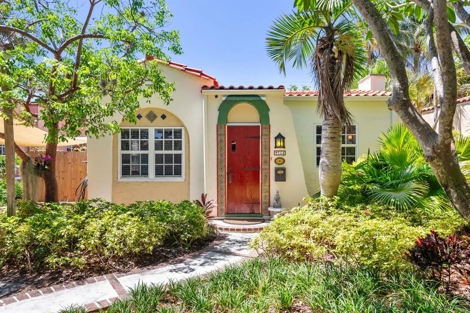 2 bedroom 2 bath Residential for sale at 714 Sunset Road, West Palm Beach FL 33401
