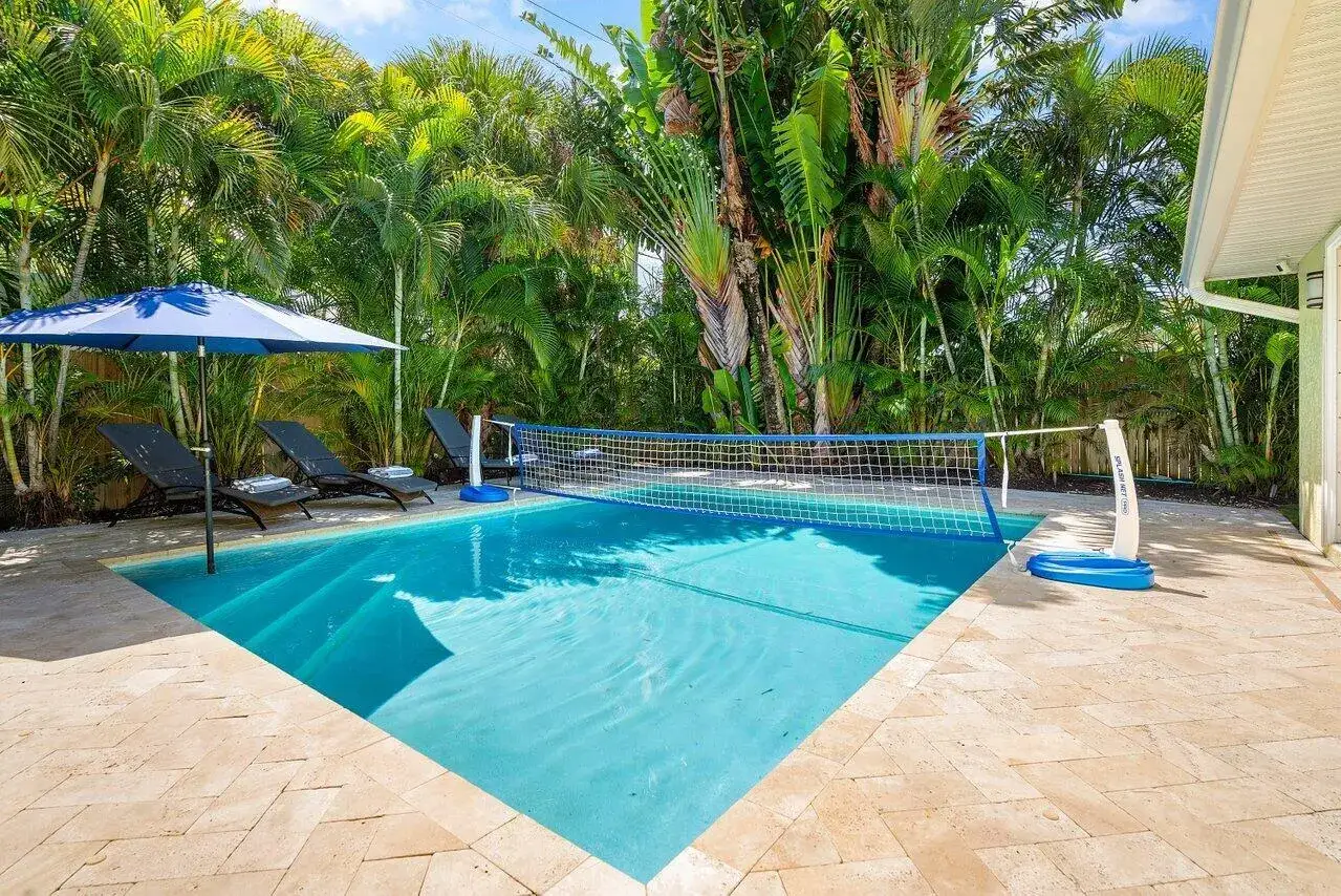3 bedroom 2 bath Residential Lease for rent at 671 Lindell Boulevard, Delray Beach FL 33444