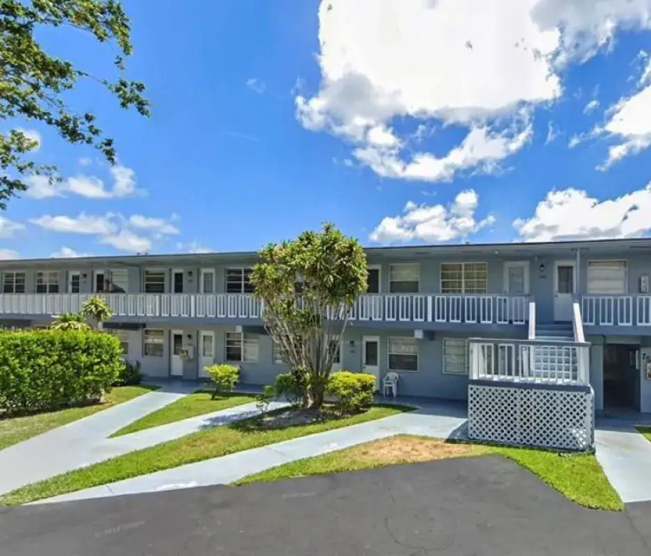 3 bedroom 2 bath Residential for sale at 701 Pine Drive # 107, Pompano Beach FL 33060