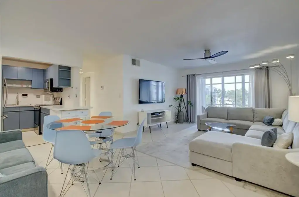 2 bedroom 1 bath Residential Lease for rent at 3020 NE 16th Avenue # 304, Oakland Park FL 33334