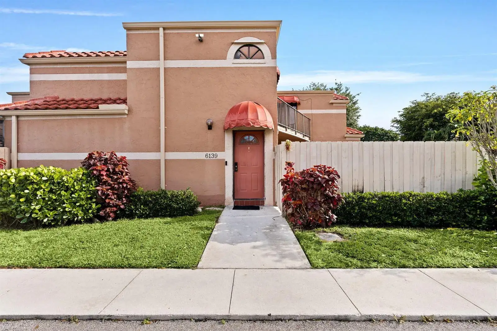 3 bedroom 3 bath Residential for sale at 6139 Seven Springs Boulevard, FL 33463