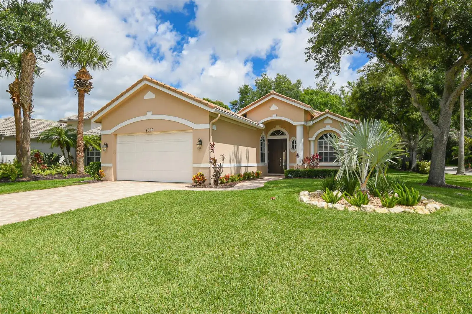 2 bedroom 2 bath Residential for sale at 7600 Greenbrier Circle, Port St. Lucie FL 34986