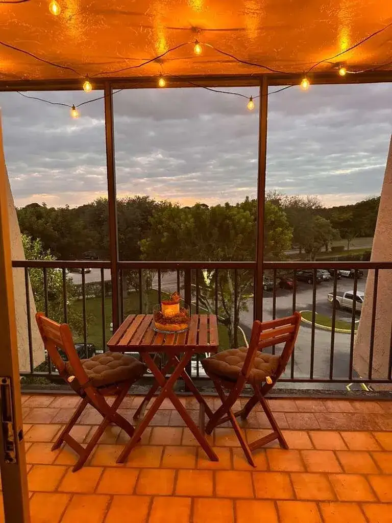 1 bedroom 1 bath Residential for sale at 13707 Kendale Lakes Circle, Miami FL 33183