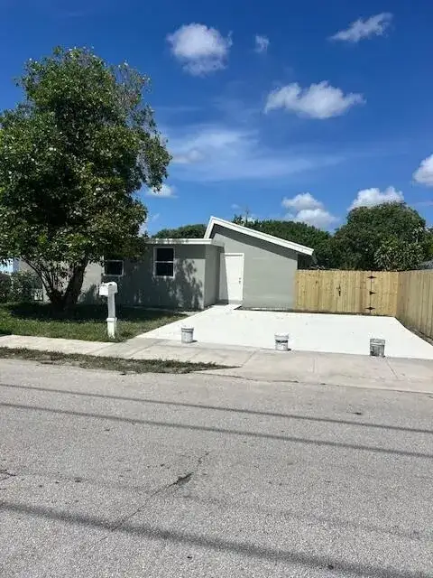 4 bedroom 2 bath Residential Lease for rent at 310 NW 4th Avenue, Delray Beach FL 33444
