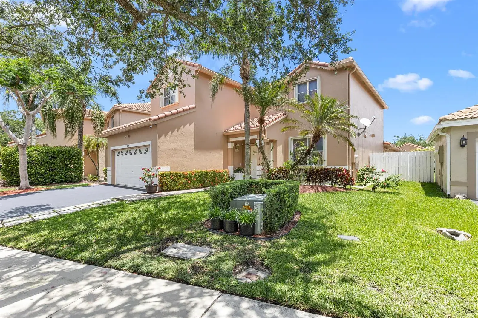 7 bedroom 4 bath Residential for sale at 907 Stanton Drive, Weston FL 33326