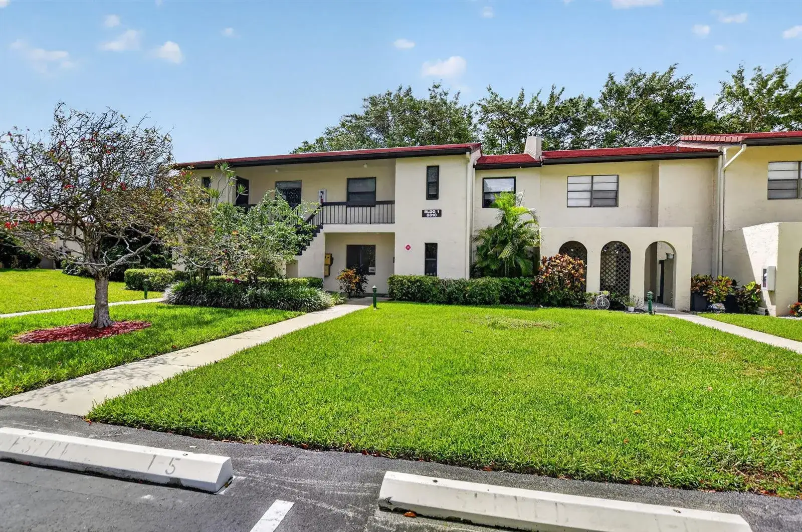 2 bedroom 2 bath Residential for sale at 8310 Casa Del Lago # D, Boca Raton FL 33433