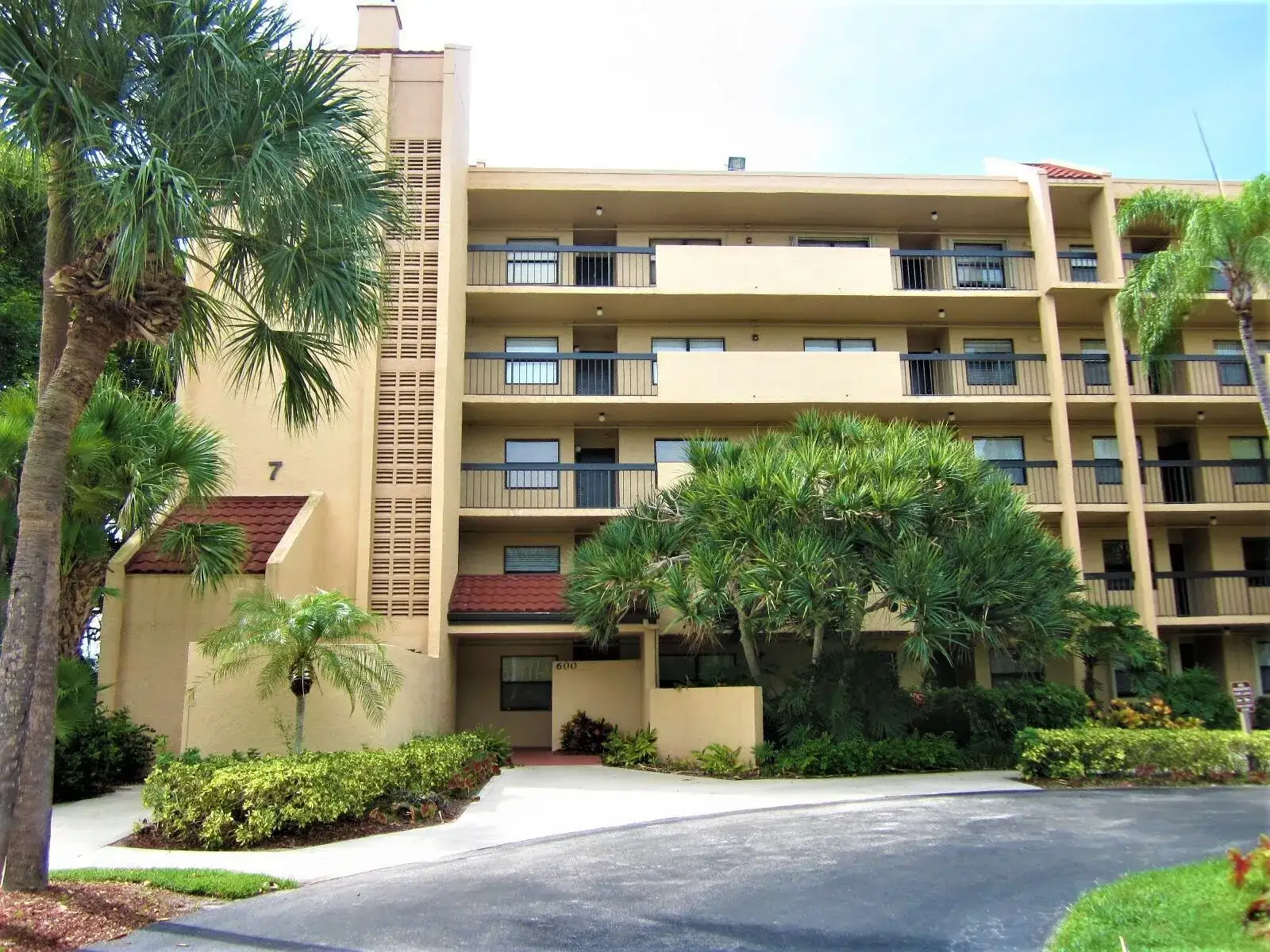 2 bedroom 2 bath Residential Lease for rent at 600 Egret Circle # 7201, Delray Beach FL 33444