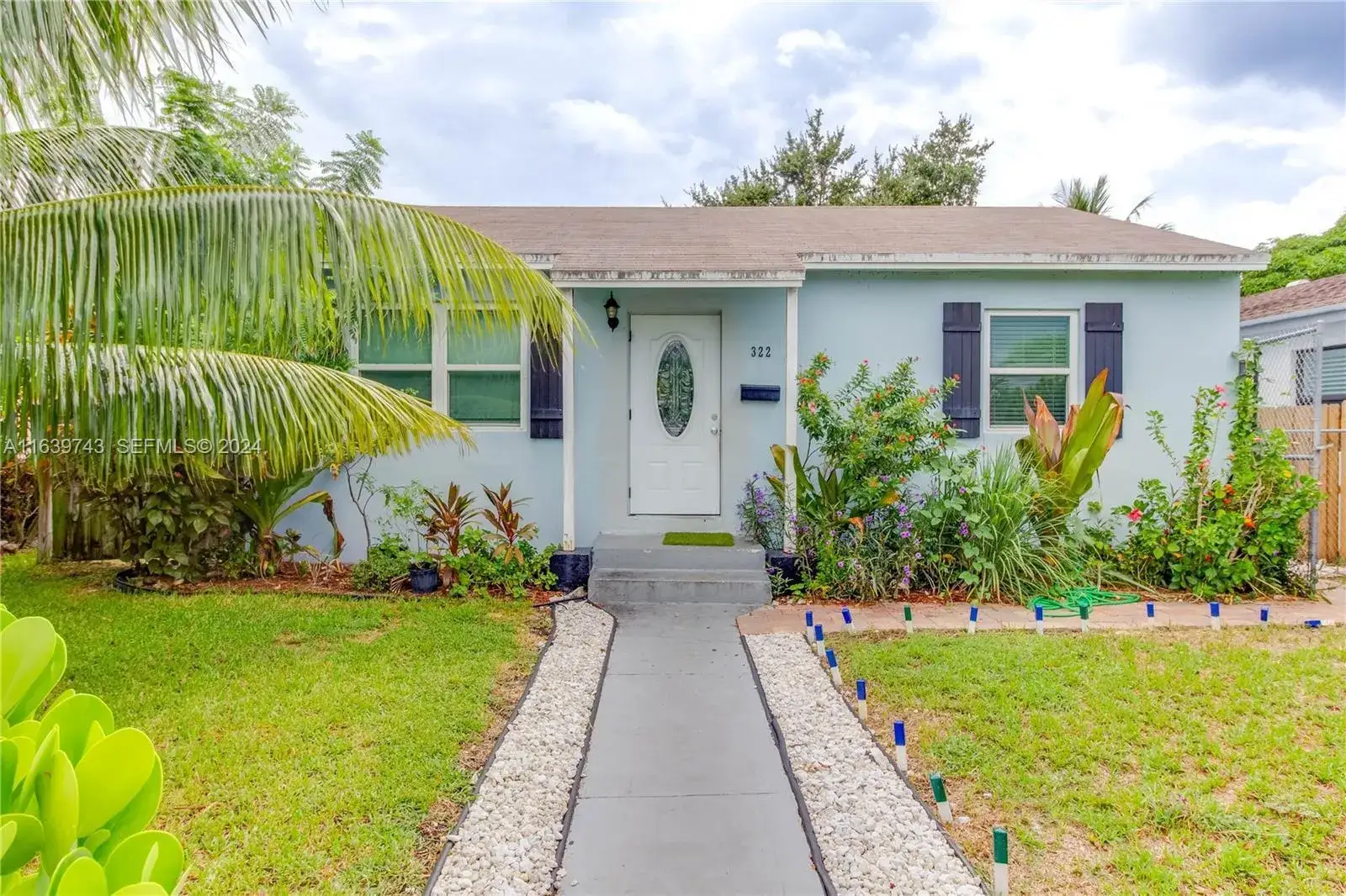 3 bedroom 2 bath Residential for sale at 322 N C Street, FL 33460