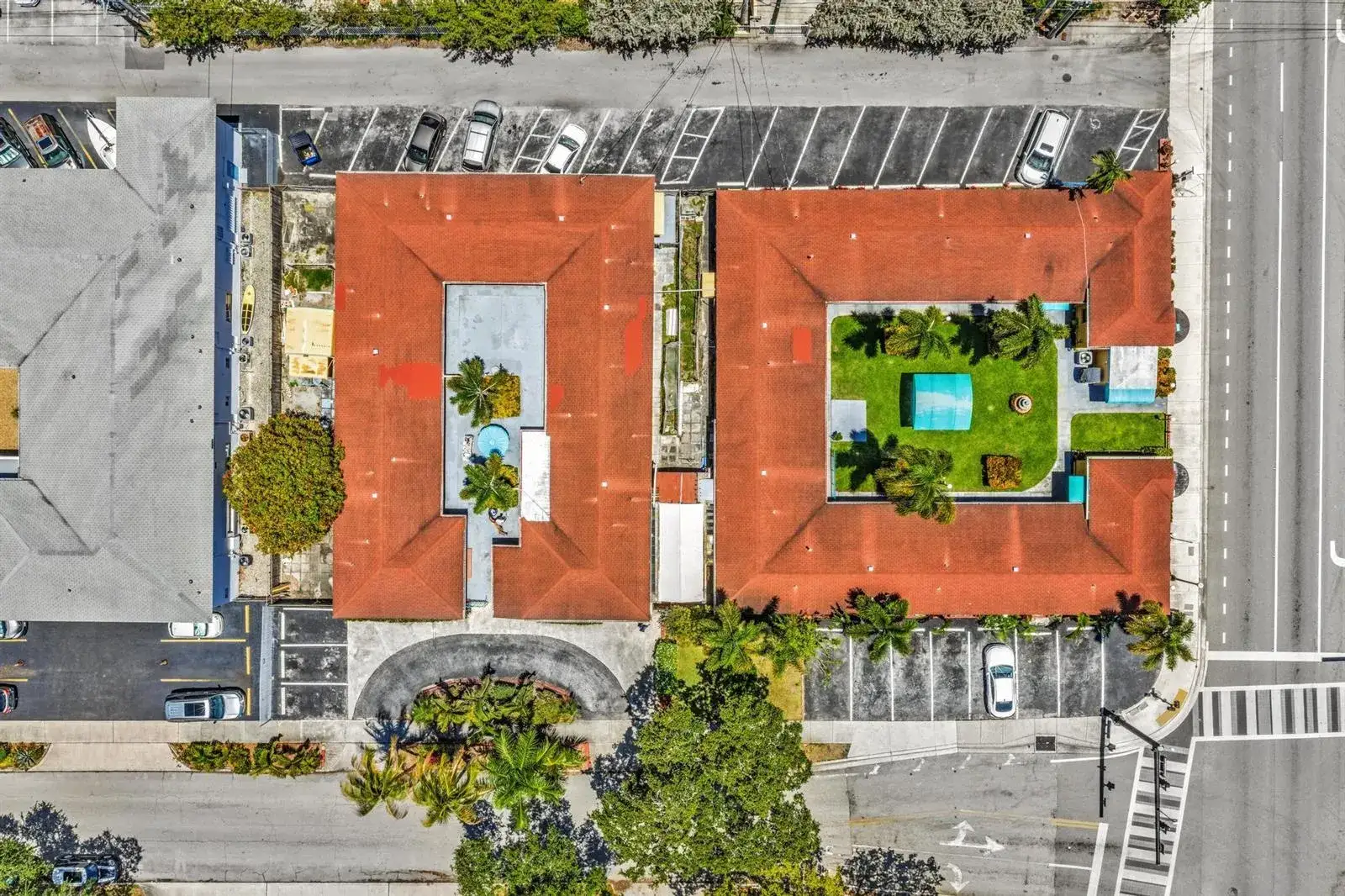 Commercial Sale for sale at 418 S Federal Highway, Hollywood FL 33020