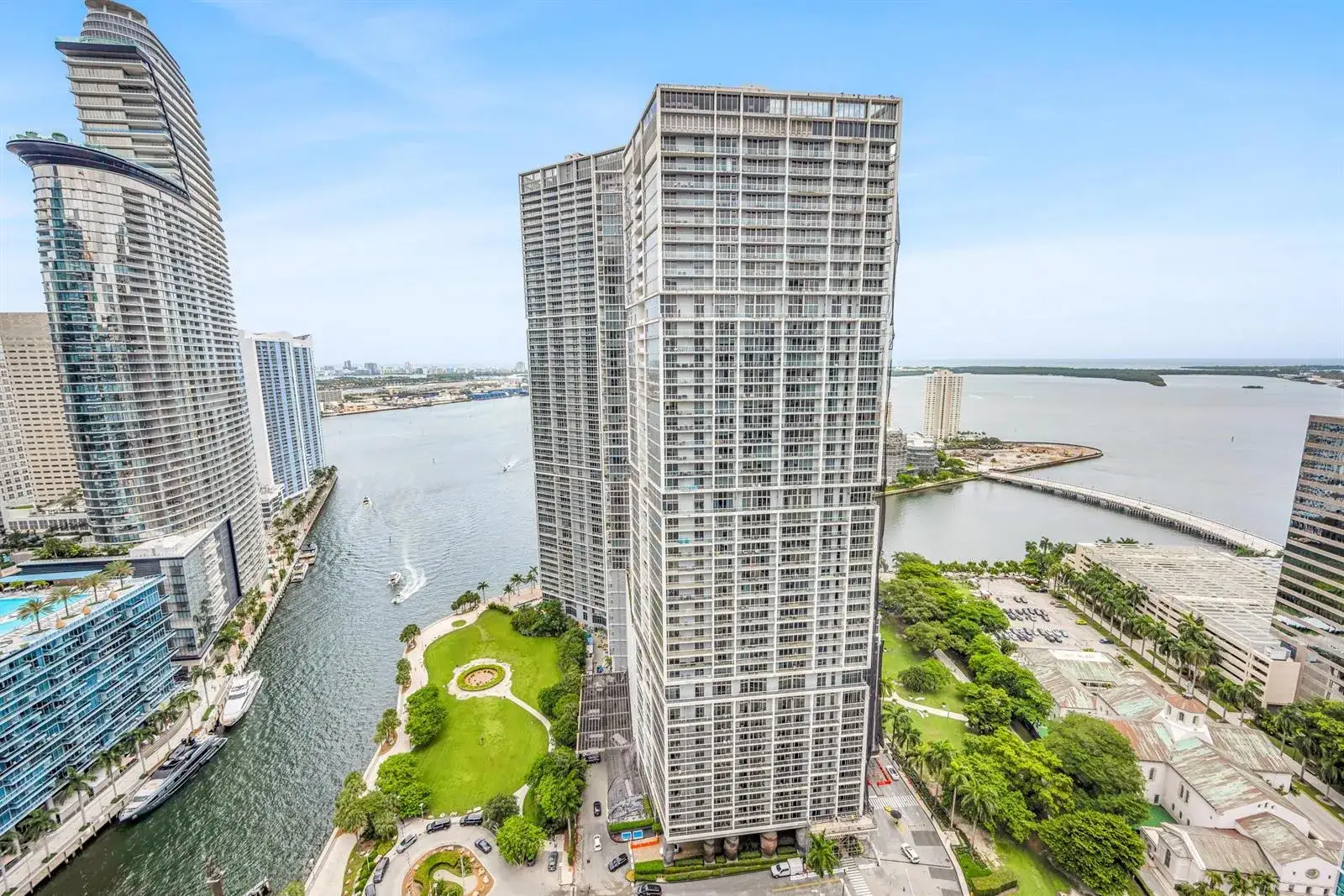2 bedroom 2 bath Residential Lease for rent at 77 SE 5th Street # 2906, Miami FL 33131