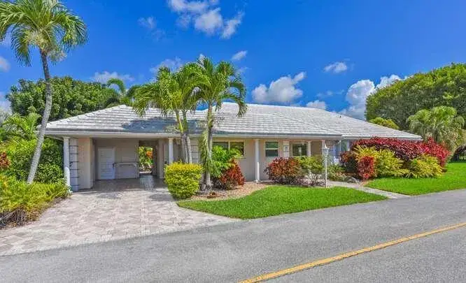 3 bedroom 2 bath Residential for sale at 437 French Royale Circle, Atlantis FL 33462