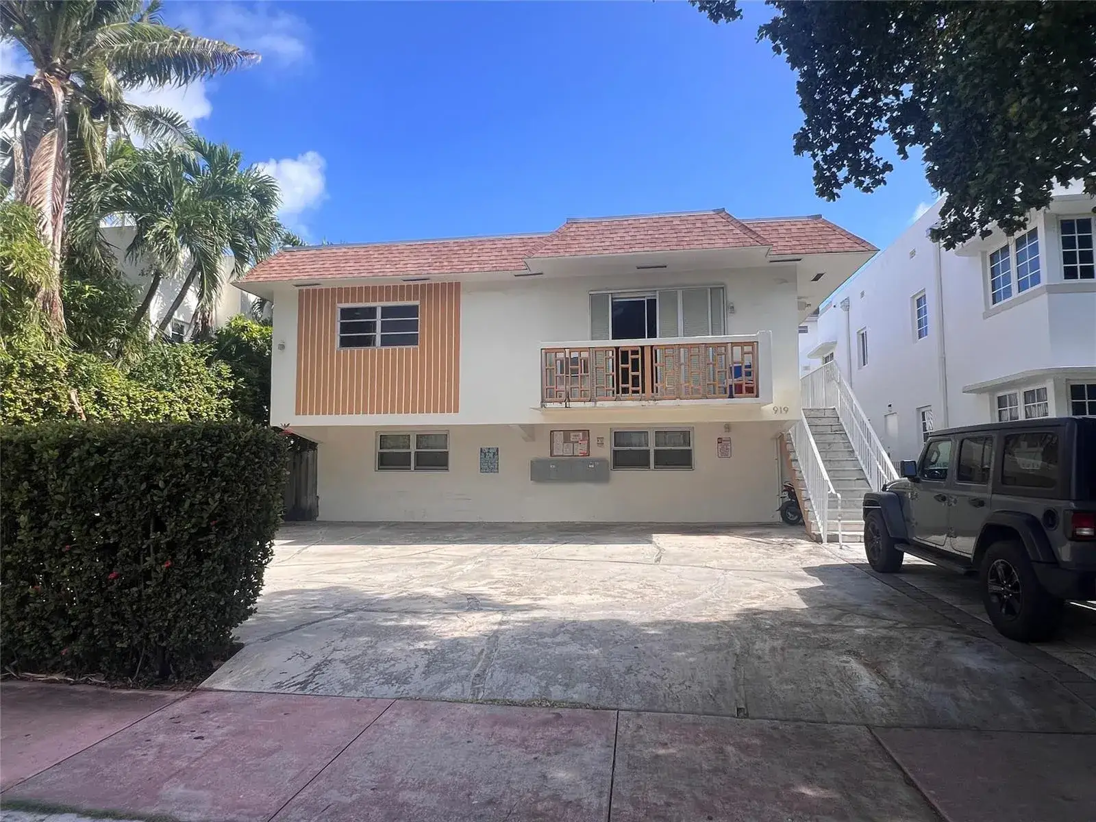 1 bedroom 1 bath Residential for sale at 919 Michigan Avenue # 3, Miami Beach FL 33139