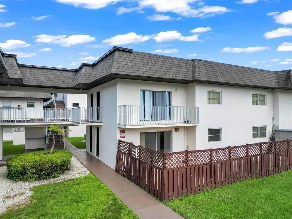 1 bedroom 1 bath Residential Lease for rent at 8601 SW 94th Street # 201w, Miami FL 33156
