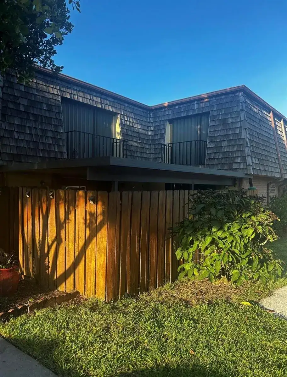 2 bedroom 2 bath Residential for sale at 341 Lake Arbor Drive, Palm Springs FL 33461