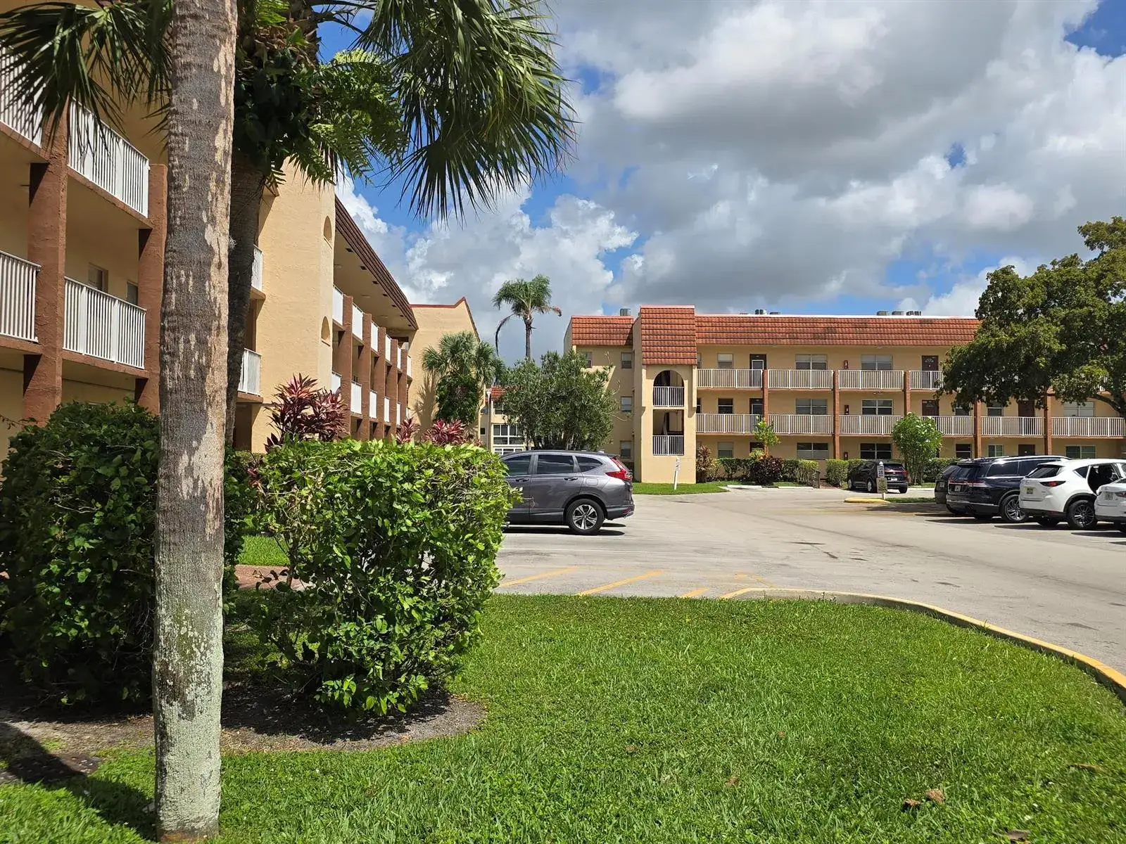 1 bedroom 1 bath Residential for sale at 2881 N Pine Island Road, Sunrise FL 33322
