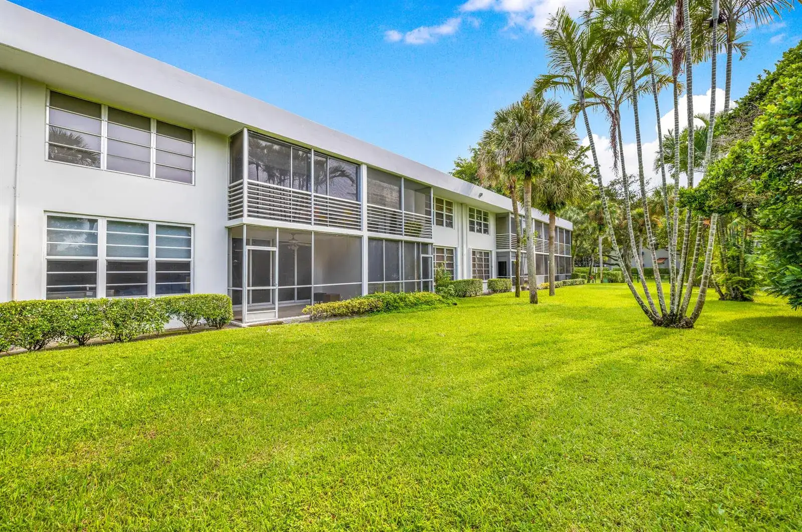 2 bedroom 2 bath Residential Lease for rent at 4200 Oaks Terrace # 104, Pompano Beach FL 33069