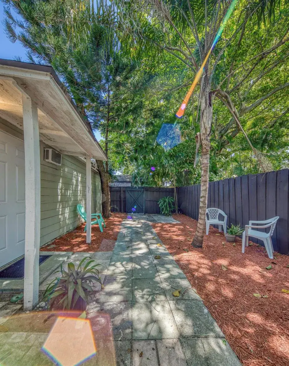 1 bedroom 1 bath Residential Lease for rent at 519 S M Street, FL 33460