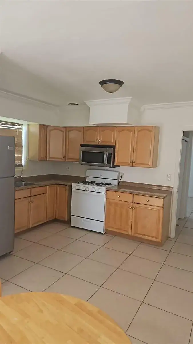 1 bedroom 1 bath Residential Lease for rent at 2438 Thomas Street Rear, Hollywood FL 33020