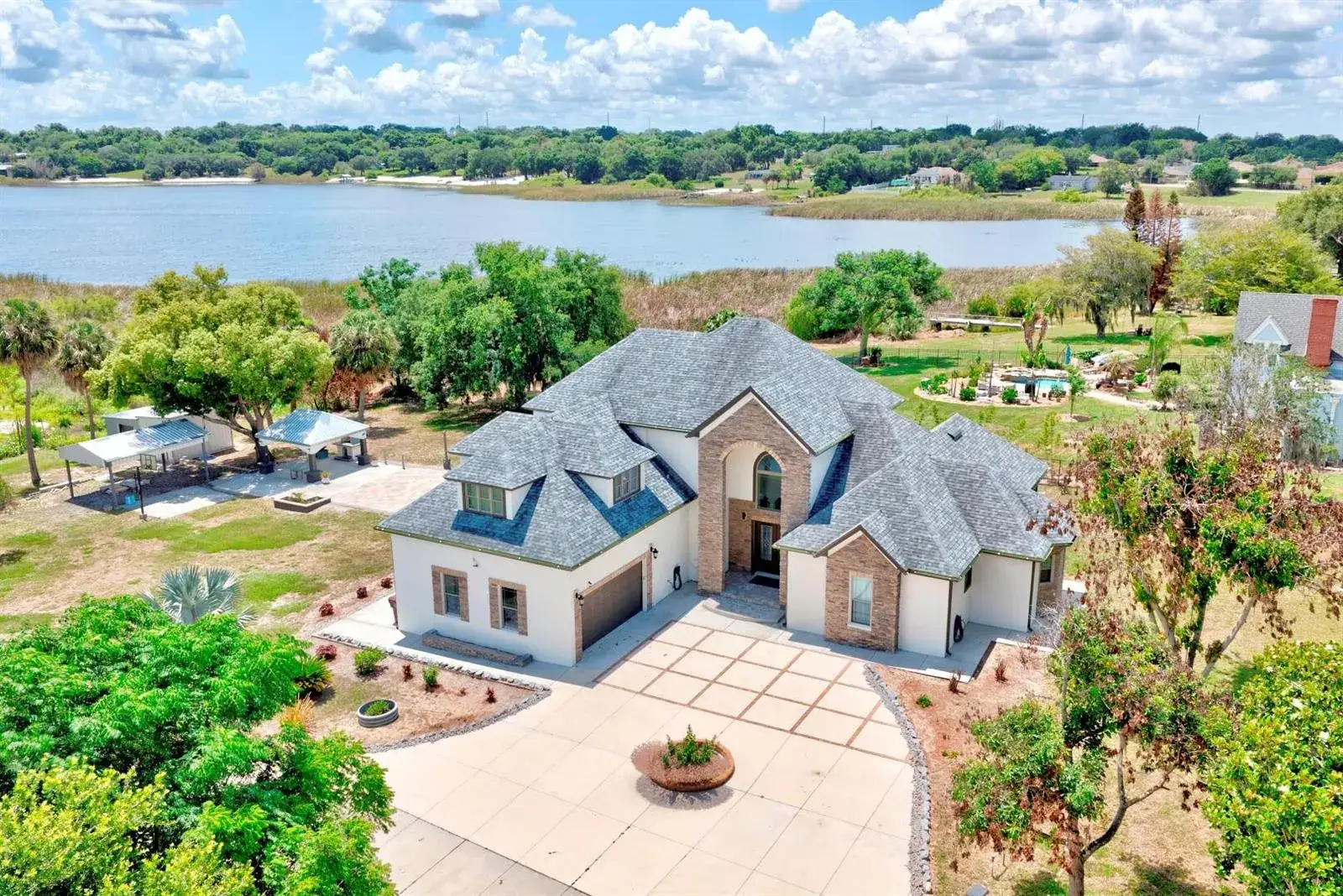 5 bedroom 3 bath Residential for sale at 91 Woodland Drive, FL 33844
