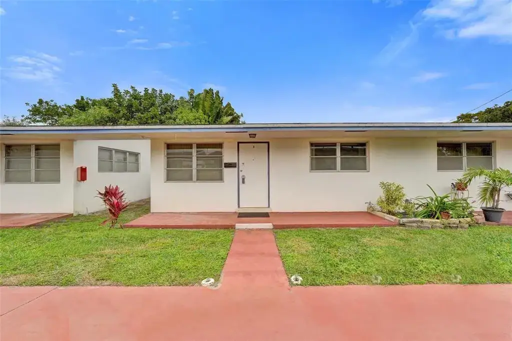 1 bedroom 1 bath Residential Lease for rent at 2317 Garfield Street # 3, Hollywood FL 33020