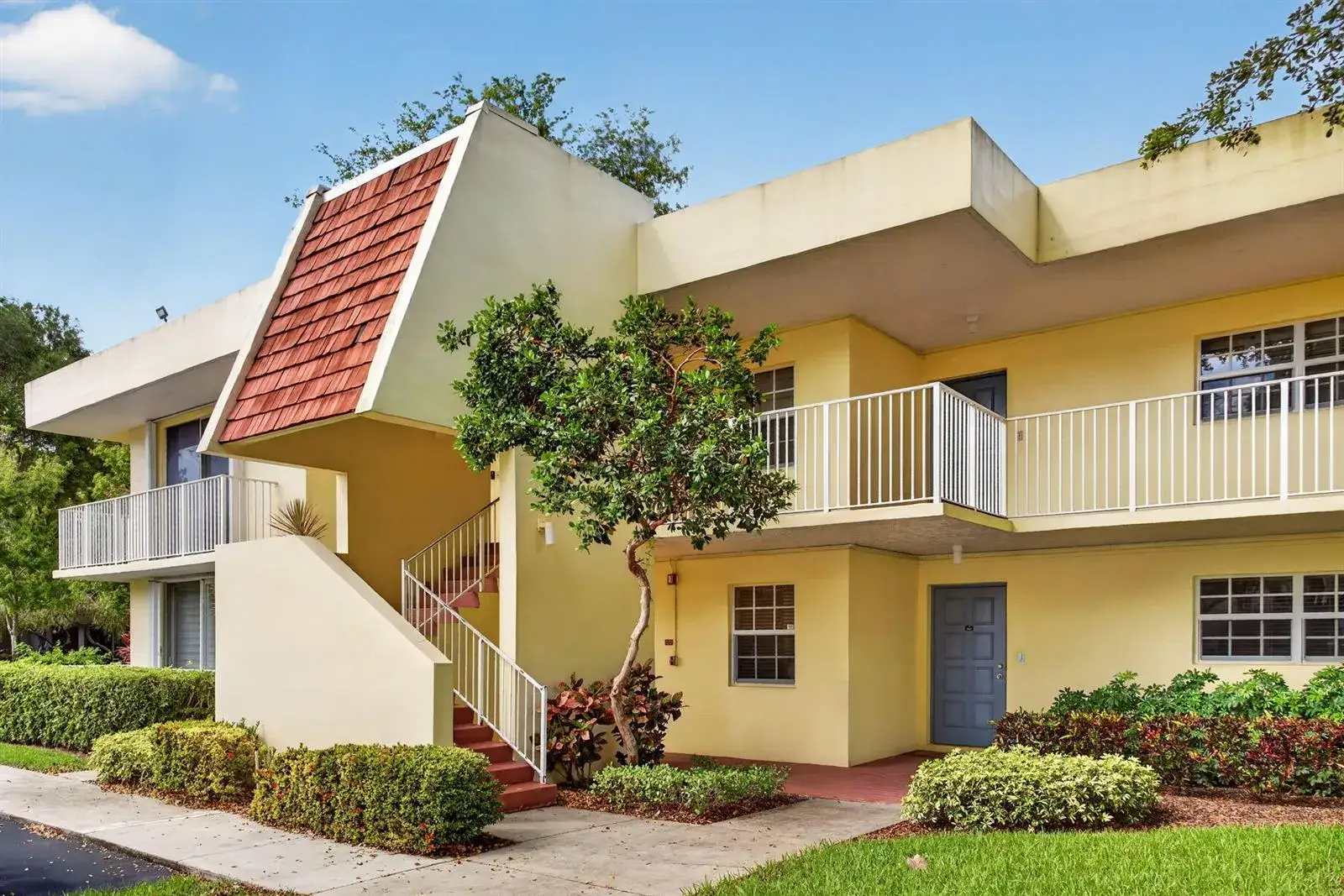 2 bedroom 2 bath Residential for sale at 500 Oaks Lane # 111, Pompano Beach FL 33069