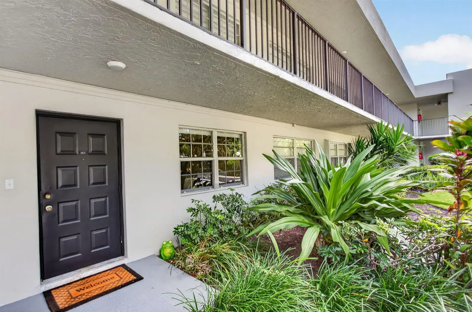 3 bedroom 2 bath Residential for sale at 901 W Cypress Lane # 103, Pompano Beach FL 33069