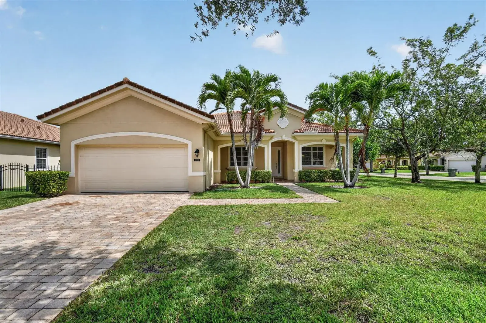 3 bedroom 2 bath Residential for sale at 6810 Osage Circle, FL 33413
