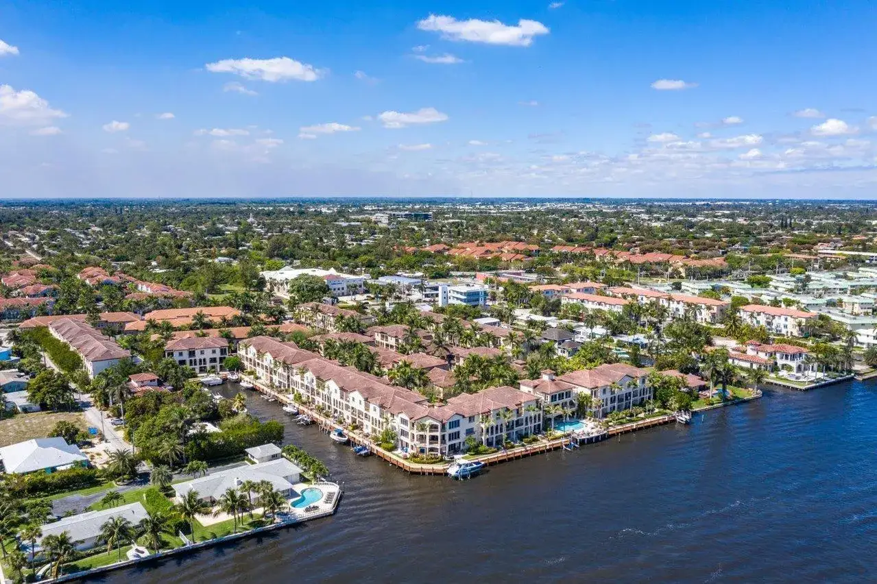 3 bedroom 3 bath Residential for sale at 3018 Waterside Circle, Boynton Beach FL 33435