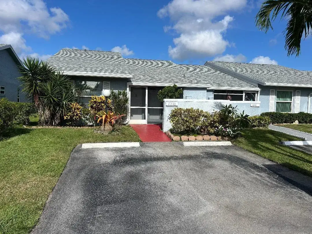 2 bedroom 2 bath Residential for sale at 4210 Lucerne Villas Lane, Lake Worth FL 33467