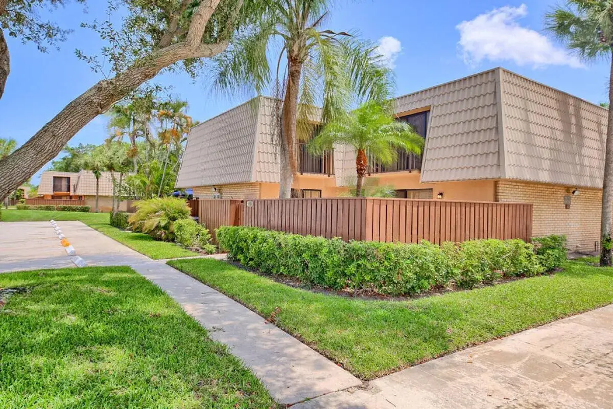 2 bedroom 2 bath Residential Lease for rent at 5731 57th Way # 42a, West Palm Beach FL 33409