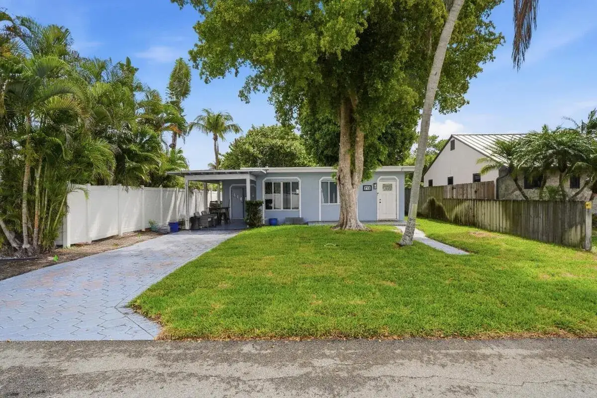 2 bedroom 1 bath Residential for sale at 712 NE 10th Avenue, Pompano Beach FL 33060